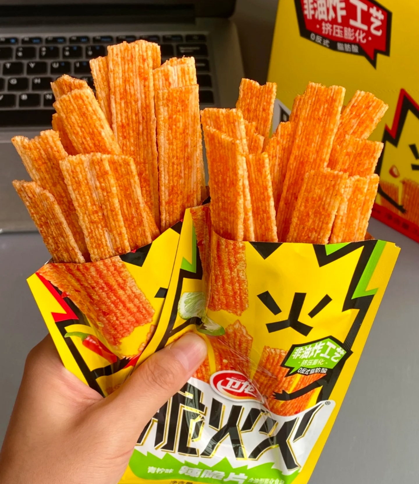 卫龙食品旗舰店:49.9元! 卫龙魔芋爽plus版混合口味合集零食组合吃货零食解馋小零食-3