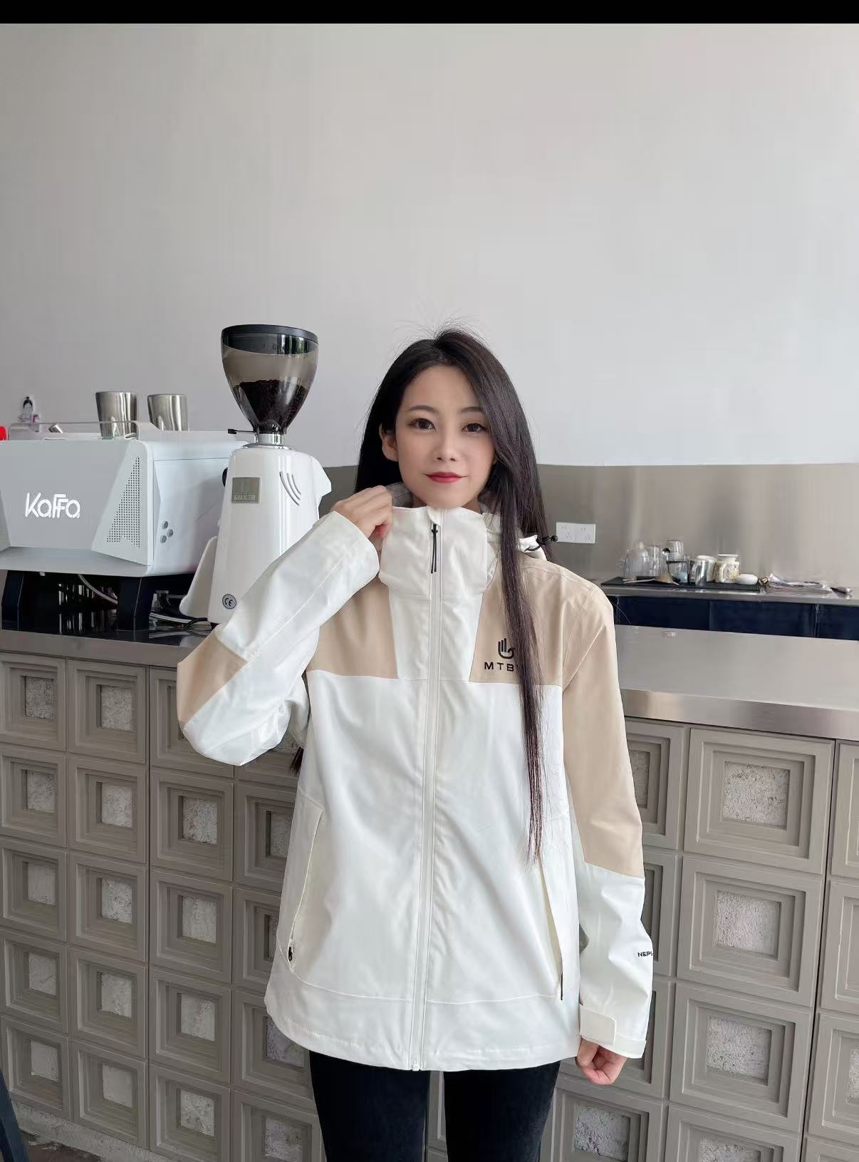 美特斯邦威官方旗舰店:199元! 美特斯邦威冲锋衣男女同款秋季新款休闲舒适百搭户外三防情侣外套-2